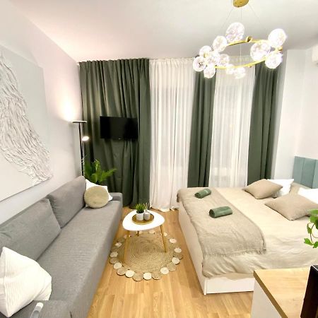 Brand New Design Studio Emerald - Old Town A/C Bratislava Bagian luar foto