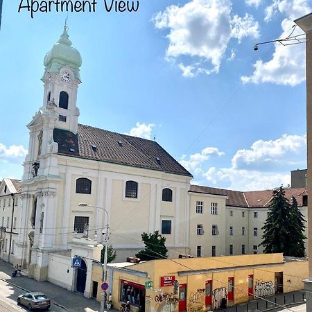 Brand New Design Studio Emerald - Old Town A/C Bratislava Bagian luar foto